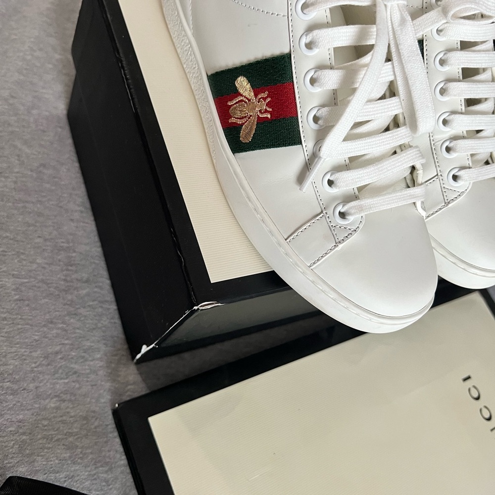 Gucci White Sneakers with Green and Red Accents - Picture 9 of 11